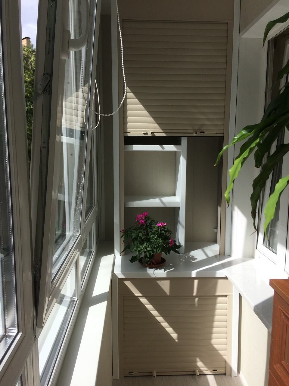 Небольшой шкафчик на балкон