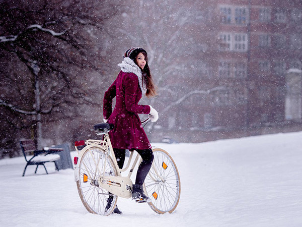 Велосипед зимой на балконе