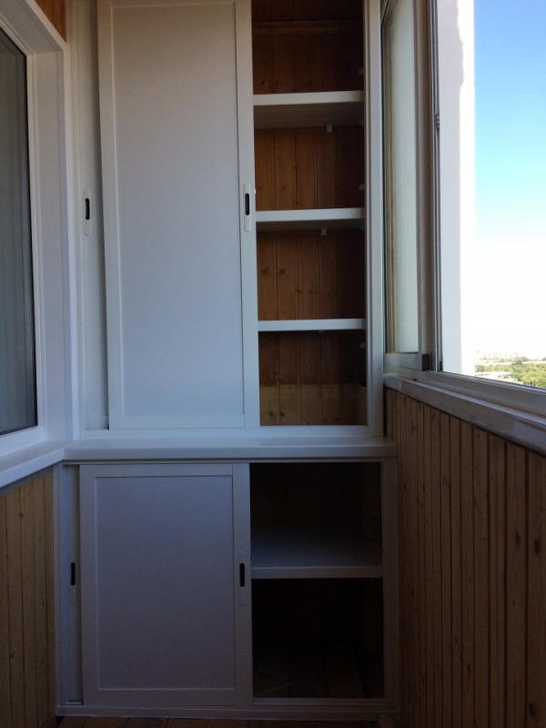 Шкаф купе из алюминиевой конструкции на балкон 8