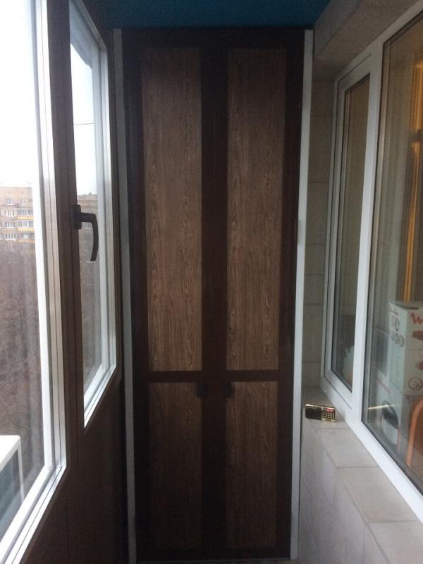Шкаф с распашными дверцами на балкон 20