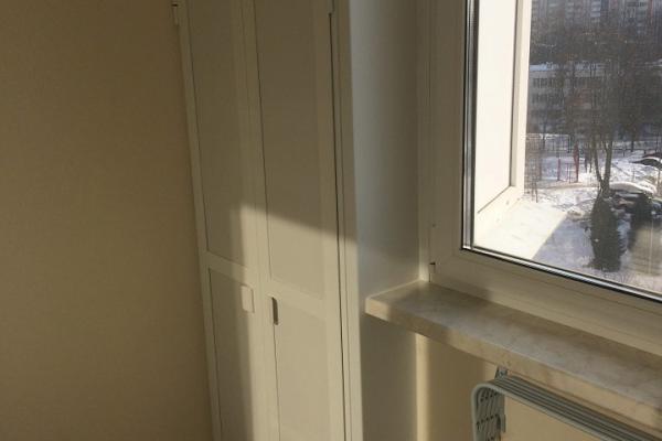 Шкаф с распашными дверцами на балкон 24