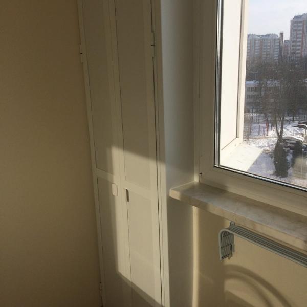 Шкаф с распашными дверцами на балкон 24
