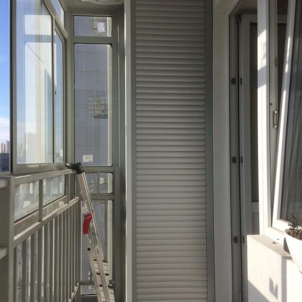 Шкаф с рольставнями на балкон  69