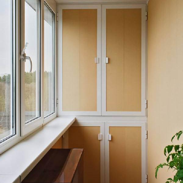 Шкафы с распашными дверцами на балкон 2